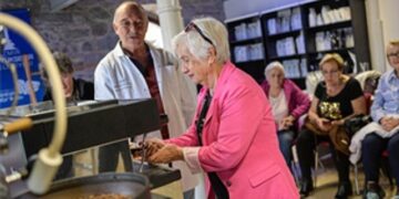 Torunlara kahve sözü: İleri yaş baristalar iş başında