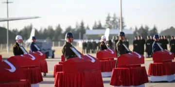 Türkiye şehitlerini uğurluyor! Devlet erkanı Ankara’daki törende