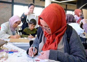 Turuncu balonlarla kadına şiddete ‘dur’ mesajı