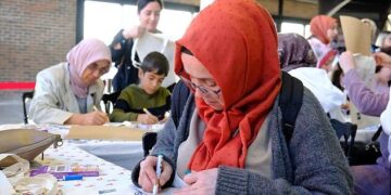 Turuncu balonlarla kadına şiddete ‘dur’ mesajı