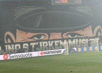 Viktoria Plzen-Fenerbahçe maçı öncesi skandal pankart