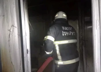 Samandağ’da yanan konteyner kullanılamaz hale geldi