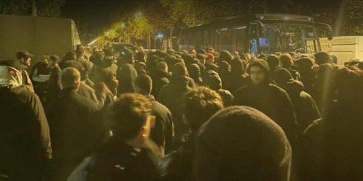 Avrupa’nın ortasında skandal! Fransa’da iki yıldıza taraftarlardan dayak: İş görmez raporu aldılar