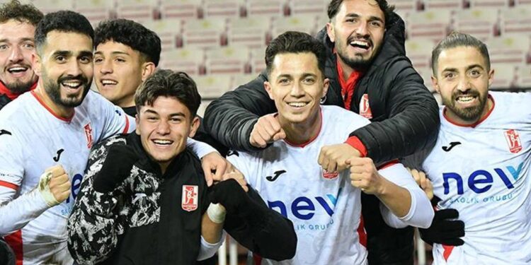 Balıkesirspor zirve yarışına ortak!