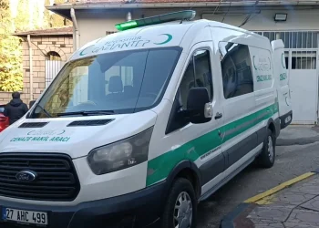 Boşandığı kadını, çocuklarının yanında bıçaklayarak öldürdü