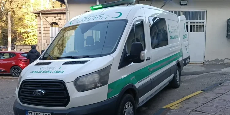 Boşandığı kadını, çocuklarının yanında bıçaklayarak öldürdü