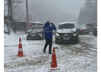 Büyükşehir Zabıtası kar kış dinlemiyor