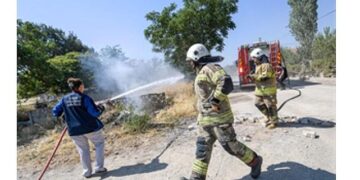 Büyükşehir’in köylere dağıttığı tankerler ormanları kurtarıyor