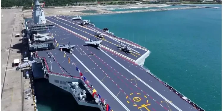 Çin’in yeni uçak gemisi Fujian, ABD ile denizde silahlanma yarışı başlatır mı?