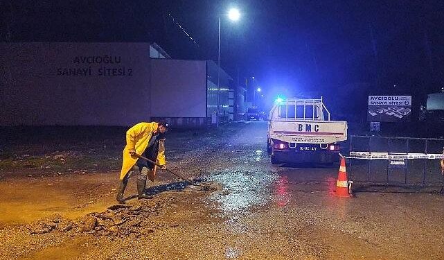 Edremit Belediyesi yağışlara karşı 7/24 çalışıyor