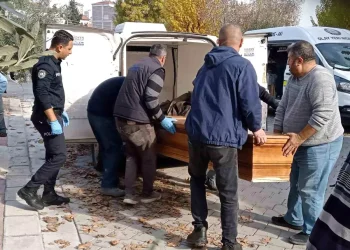 Engelli şahıs boğazı kesilmiş halde evinde ölü bulundu