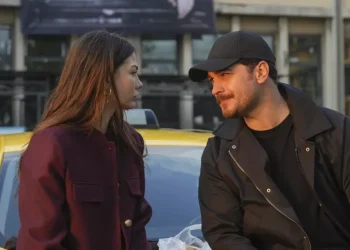 Demet Özdemir ve Çağatay Ulusoy’un Uyumu İzleyiciyi Ekrana Kilitliyor