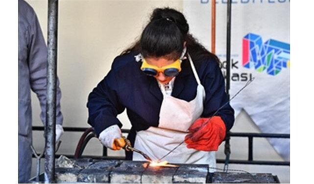 İzmir’in istihdam üssü 2025’te “fabrika” gibi çalıştı