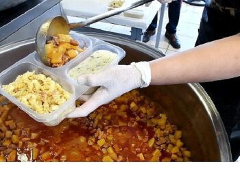 İznik Belediyesi’nden 365 Gün Sıcak Yemek Desteği