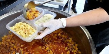 İznik Belediyesi’nden 365 Gün Sıcak Yemek Desteği