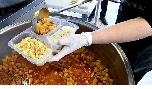 İznik Belediyesi’nden 365 Gün Sıcak Yemek Desteği