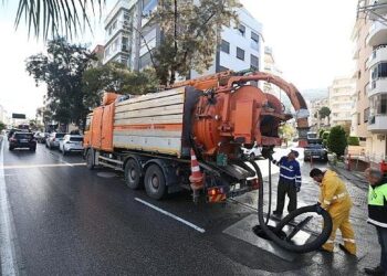 Karaburun’da şiddetli yağış sonrası İZSU’dan hızlı müdahale