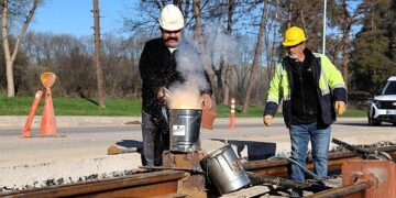 Kartepe Tramvay Hattı’nda raylar kaynak ile birleşiyor