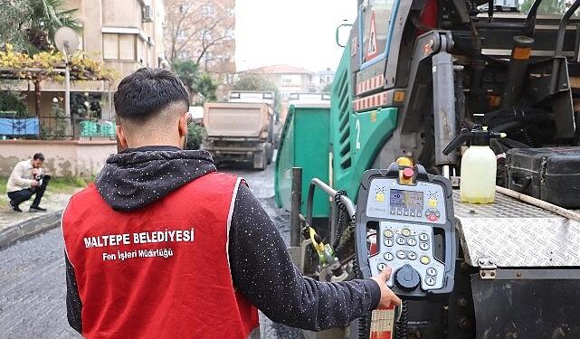 Maltepe’de Asfalt Seferberliği Sürüyor