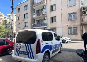 Mersin Valilliği 3 kişiyi öldüren şahsın bacağından vurularak yakalandığını bildirdi