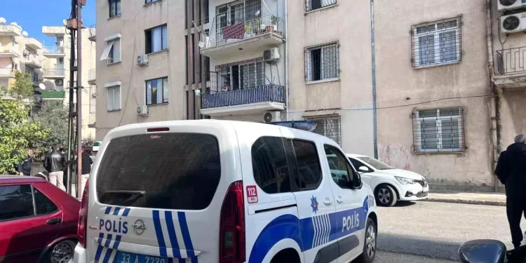 Mersin Valilliği 3 kişiyi öldüren şahsın bacağından vurularak yakalandığını bildirdi