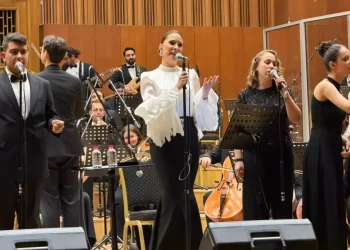 Tuğba Özerk, özel gereksinimli öğrencilerle farkındalık konseri verdi