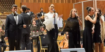 Tuğba Özerk, özel gereksinimli öğrencilerle farkındalık konseri verdi