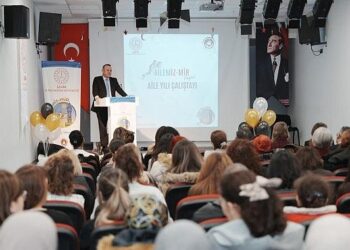 “Aile Yılı” Kapsamında Aileyi Merkeze Alan Çalıştay Karşıyaka’da Gerçekleştirildi