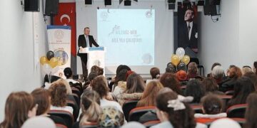 “Aile Yılı” Kapsamında Aileyi Merkeze Alan Çalıştay Karşıyaka’da Gerçekleştirildi