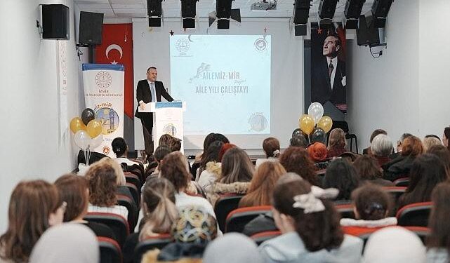 “Aile Yılı” Kapsamında Aileyi Merkeze Alan Çalıştay Karşıyaka’da Gerçekleştirildi