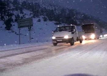 Antalya-Konya kara yolunda kar etkisini artırdı