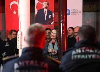 Başkan Vekili Büşra Özdemir 2026 yılını itfaiye personeli ile karşıladı