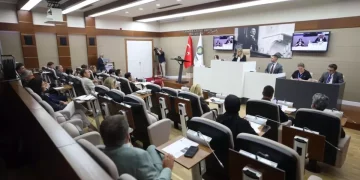 Belediye meclisinde gergin toplantı! İki kez ara verildi