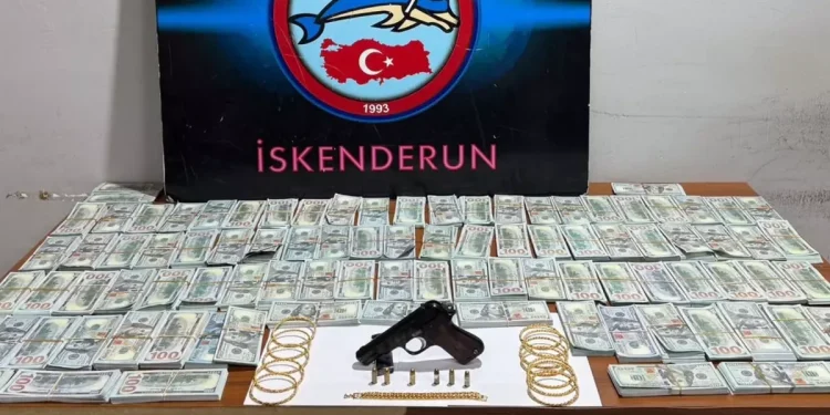Bu paraların hepsi bir araçtan çıktı, polis hemen el koydu
