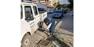Burhaniye Belediyesi Ekipleri, Yoğun Yağış Riskine Karşı Sahada