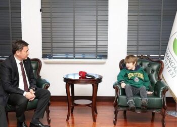 DMD Hastası Yağız Efe’ye Başkan Aydın’dan Destek