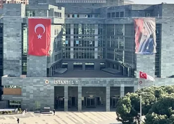 Duruşmada kan aktı! Savcı, kadın hakimi silahla vurdu