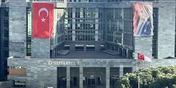 Duruşmada kan aktı! Savcı, kadın hakimi silahla vurdu