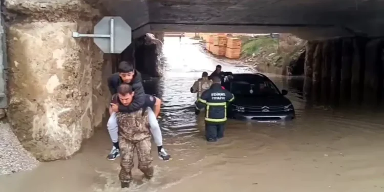 Edirne’de sağanak