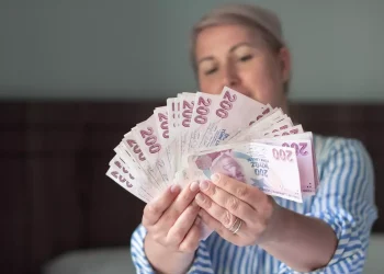 En düşük emekli aylığını 20 bin liraya yükselten teklif Meclis’ten geçti