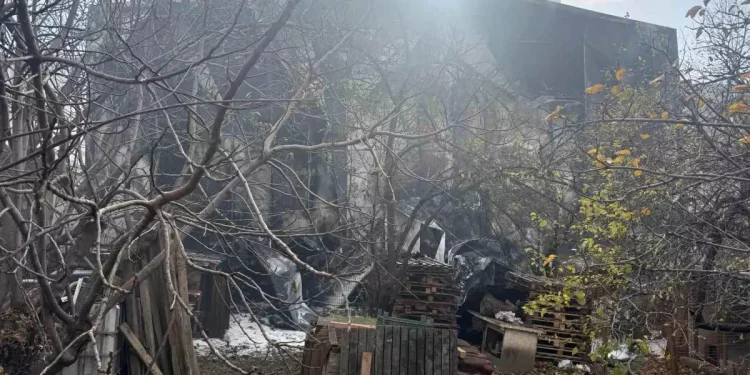 Esenyurt’ta korkutan depo yangını: Dumanlar metrelerce yükseldi