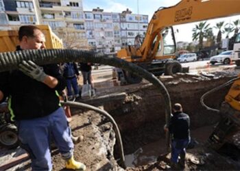 İnönü Caddesi’ndeki ana boru arızasına İZSU’dan hızlı müdahale