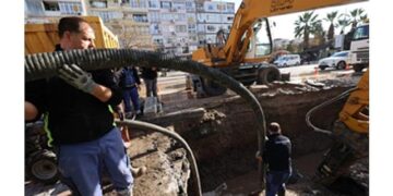 İnönü Caddesi’ndeki ana boru arızasına İZSU’dan hızlı müdahale