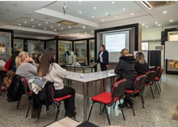 İzmirli yurttaşlar, rahim ağzı kanserine karşı bilinçleniyor