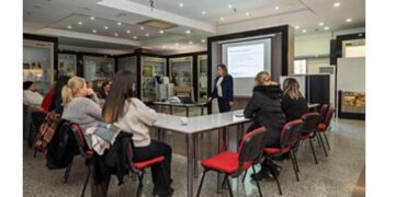 İzmirli yurttaşlar, rahim ağzı kanserine karşı bilinçleniyor