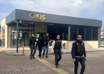 Kent merkezinde çalınan kamyonet ilçede bulundu