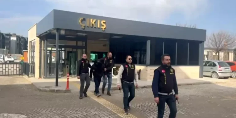 Kent merkezinde çalınan kamyonet ilçede bulundu