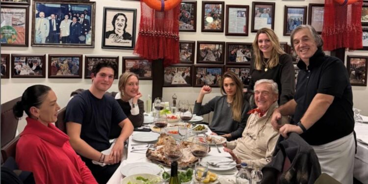 Koç Ailesi’nin Üç Kuşağı Bir Arada: Rahmi Koç ve Torunları Balıkçıda