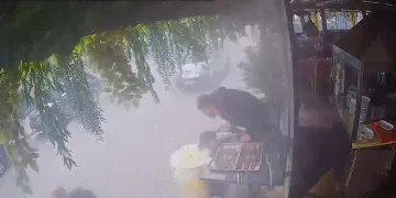 Adana’da Restoranın Klima Ünitesinde Patlama