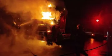 Şanlıurfa’da seyir halindeki TIR alev aldı